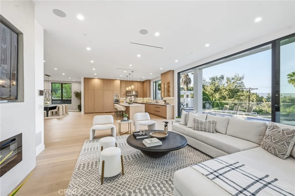 Photo of 4331 Alonzo