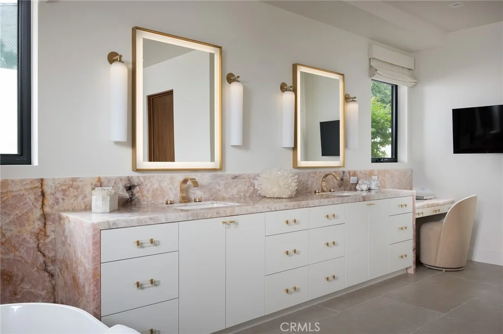 Photo of 2595 Altamar