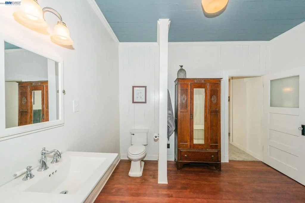 Photo of 871 Main St.