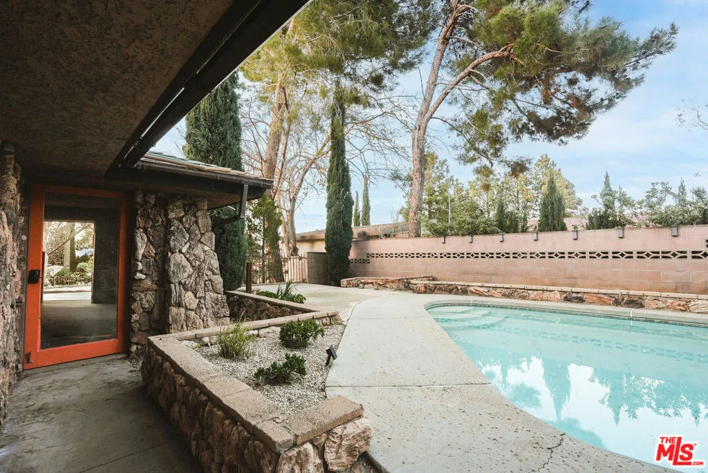 Photo of 42060 Parkmont Drive