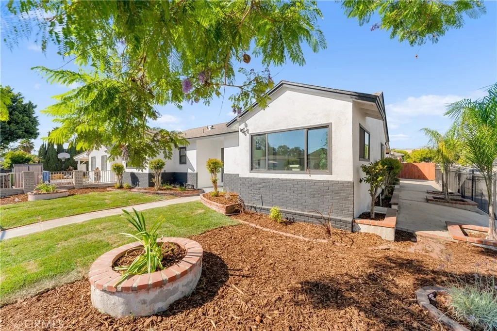 Photo of 8908 8910 Lev Avenue