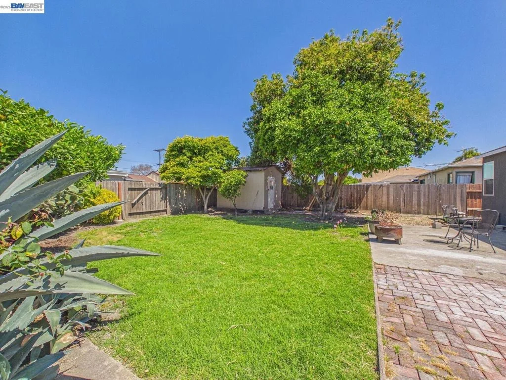 Photo of 2609 Macarthur Ave