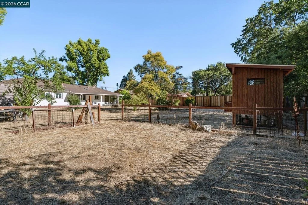 Photo of 1243 Davis Ave.