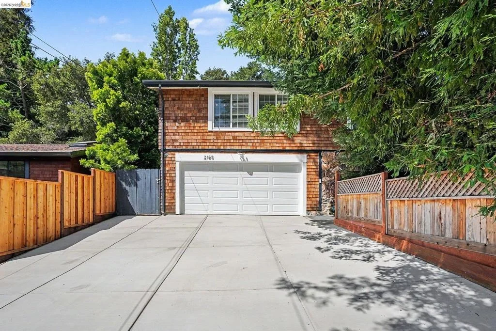 Photo of 2185 Trafalgar Pl