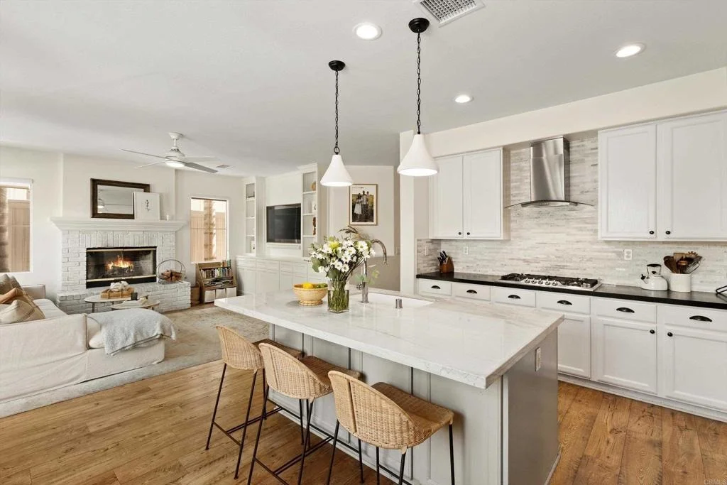 Photo of 2852 Avenida Valera