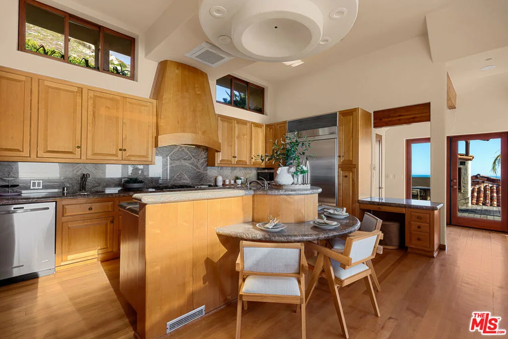Photo of 4240 Avenida De La Encinal