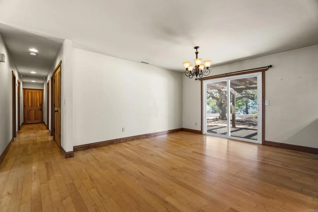 Photo of 3042 Holly Rd