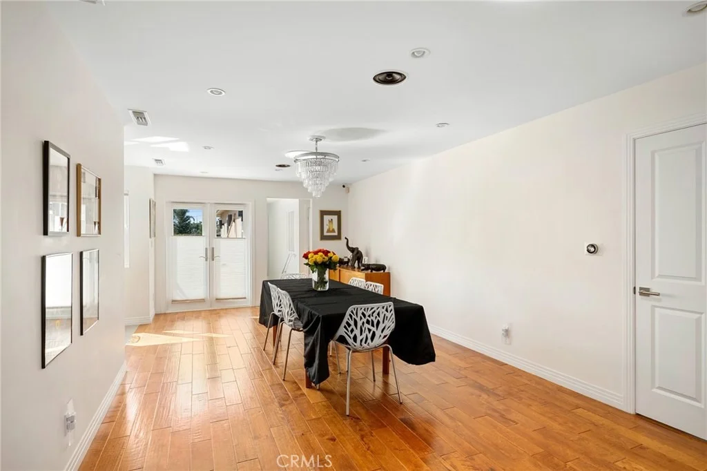 Photo of 2040 W Kenneth Road
