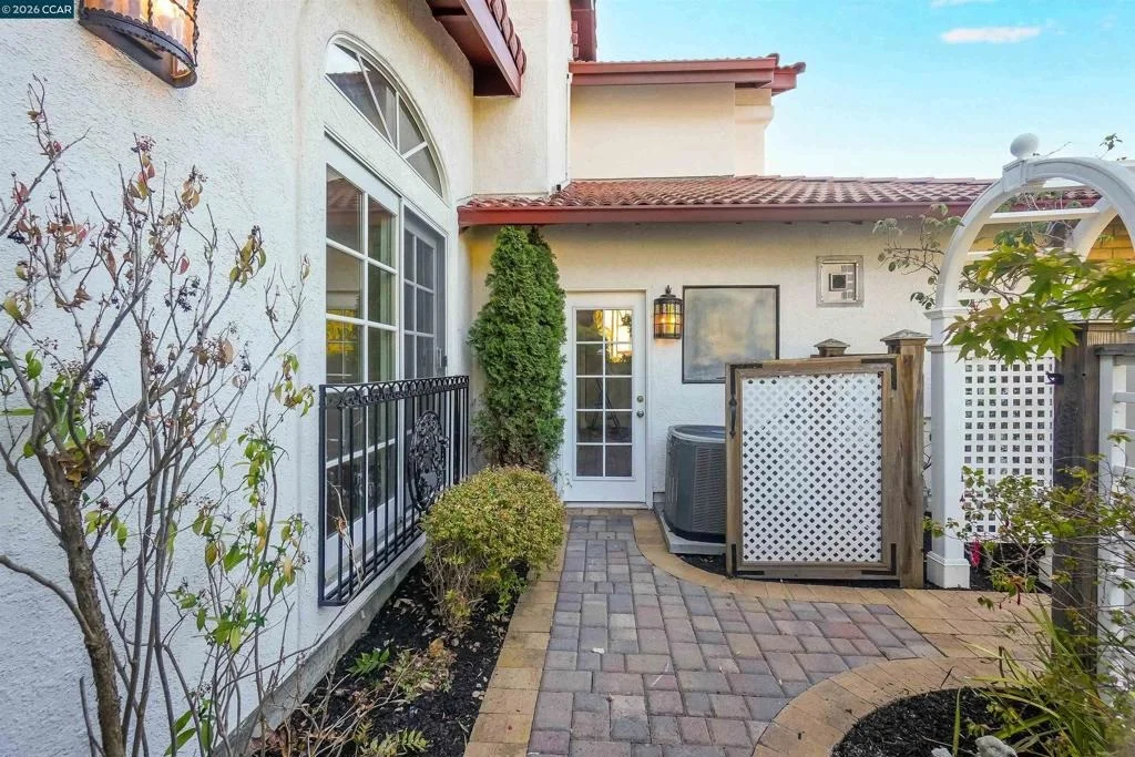 Photo of 100 Opal Ct