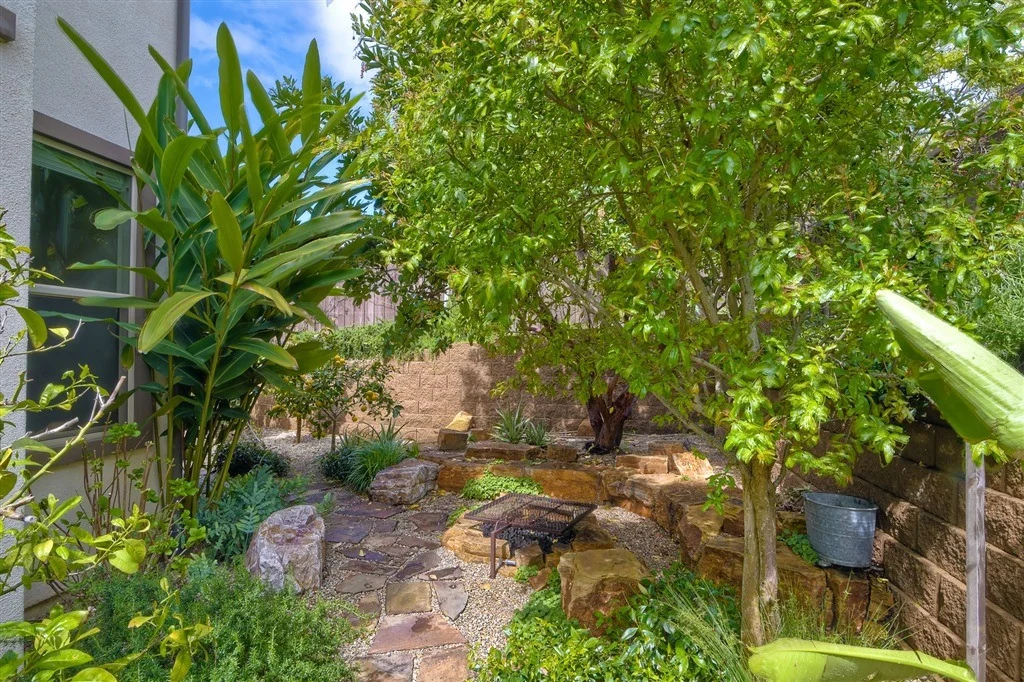Photo of 686 Blossom Road