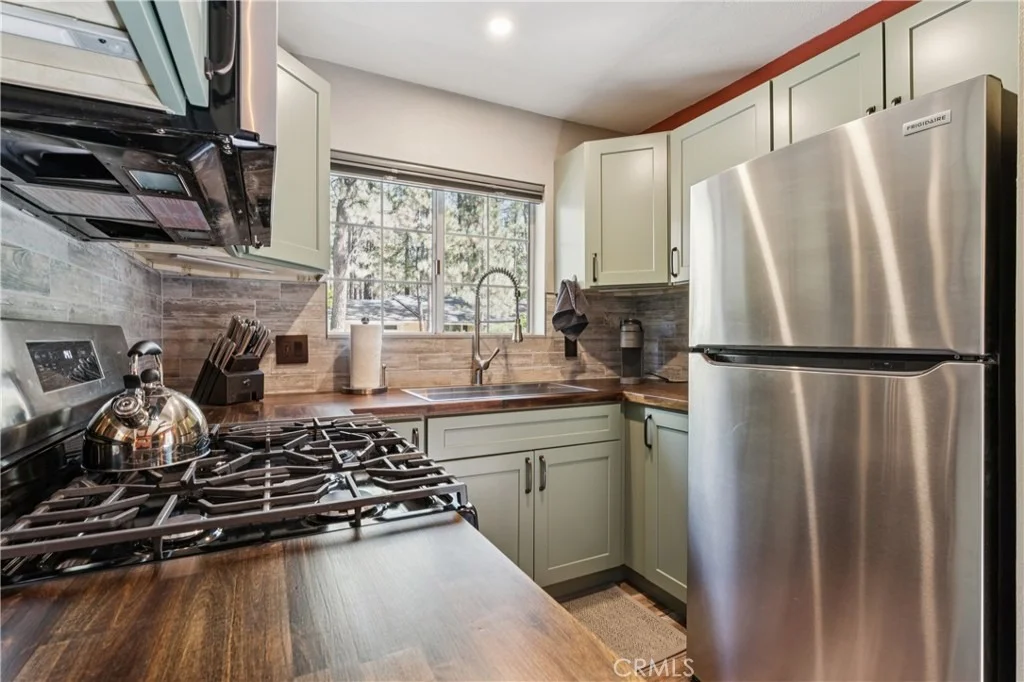 Photo of 903 W Rainbow Boulevard