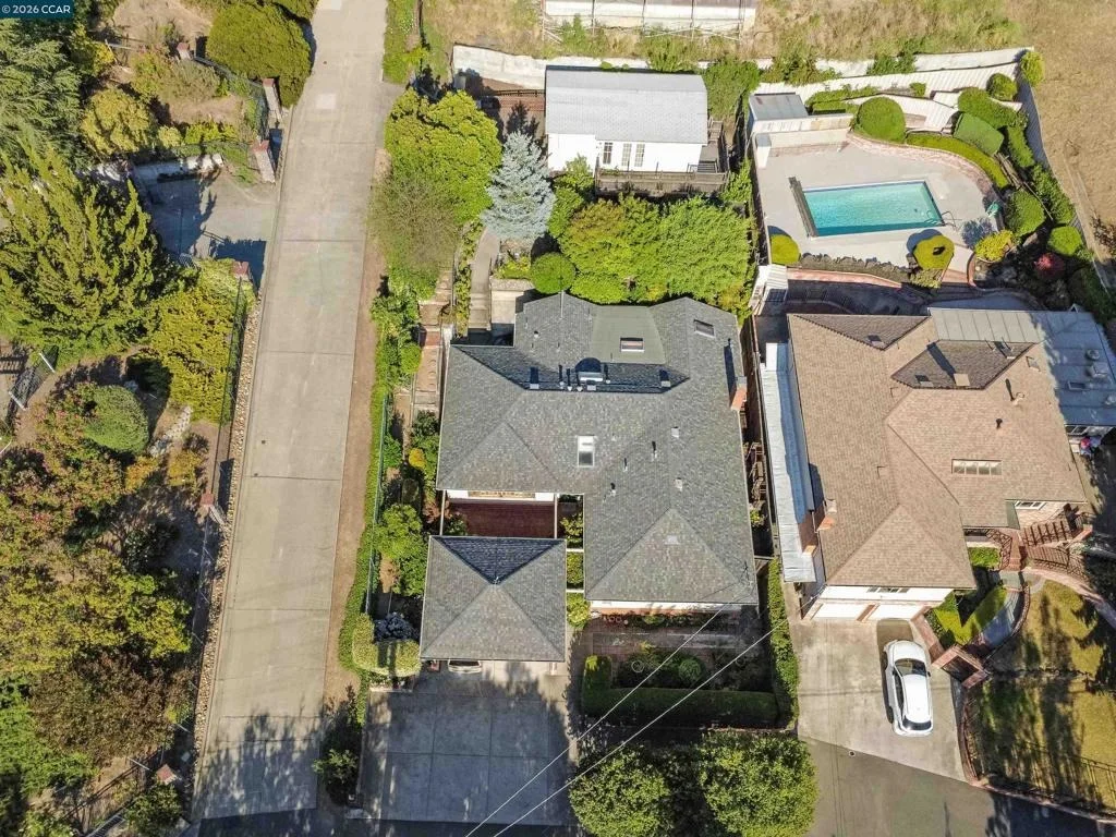 Photo of 18508 Madison Ave