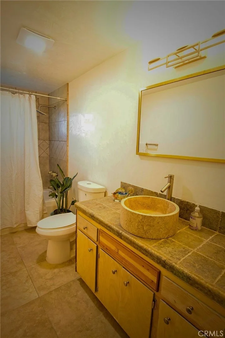 Photo of 915 Dakota Lane