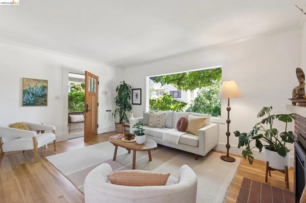 Photo of 1645 Capistrano Ave