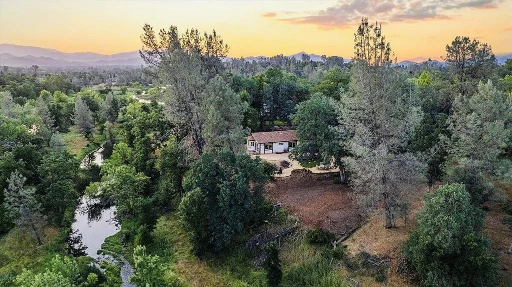 Photo of 19177 Hollow Lane