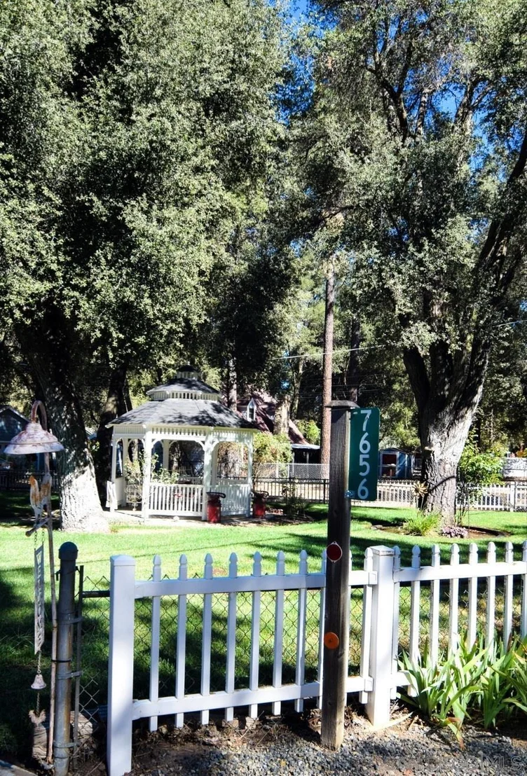 Photo of 7656 Pine Blvd
