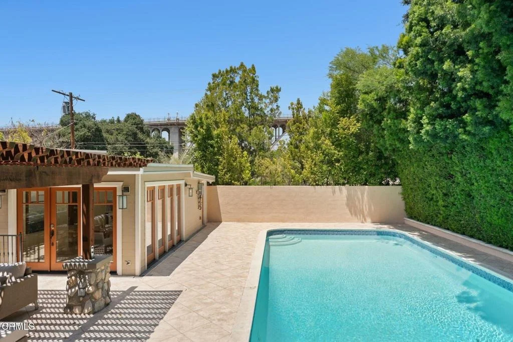 Photo of 130 S Arroyo Boulevard
