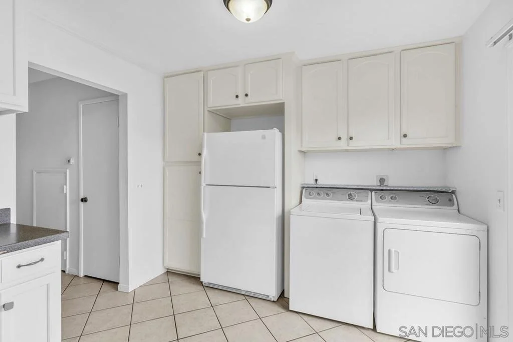 Photo of Unit UNIT3 at 888 Cherrywood Way
