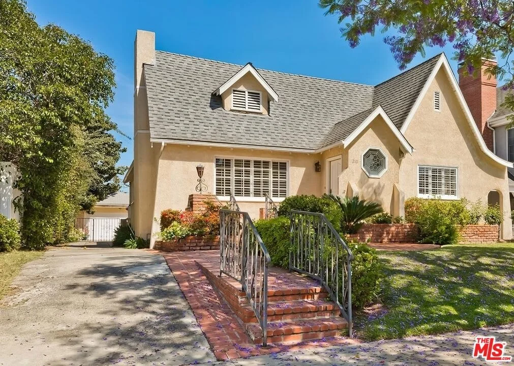 Photo of 210 N Palm Drive