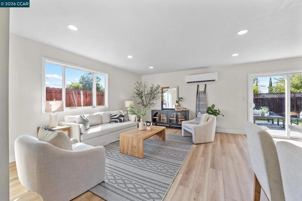 Photo of 2697 Mayfair