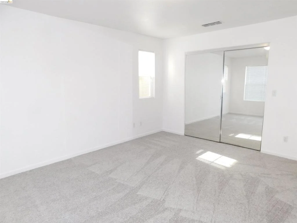 Photo of 639 Heritage Cir