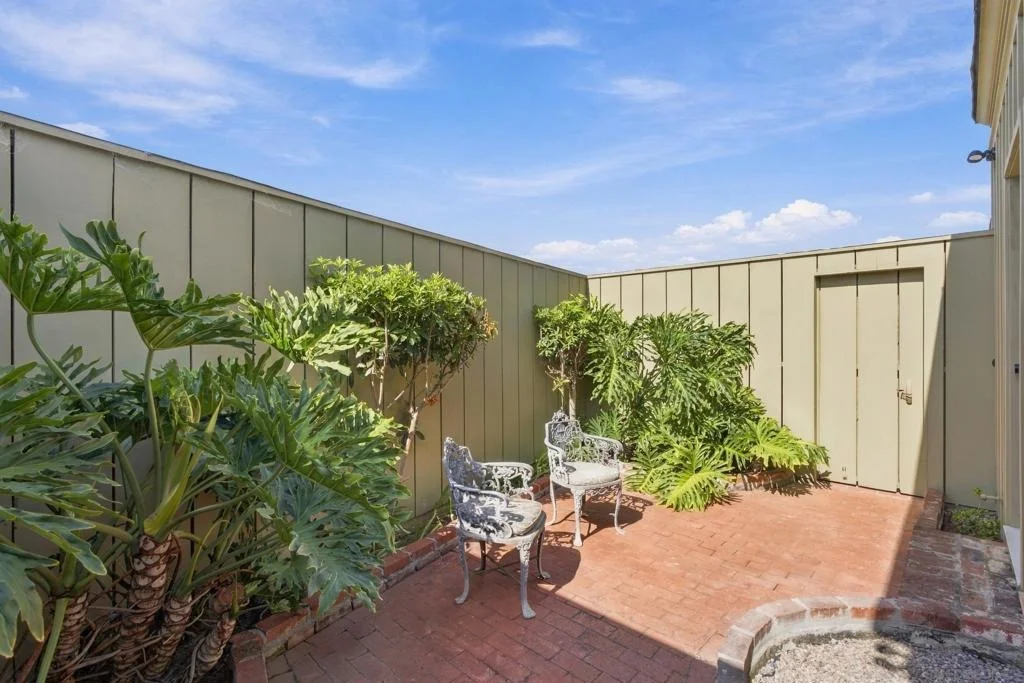 Photo of 7865 Roseland Drive