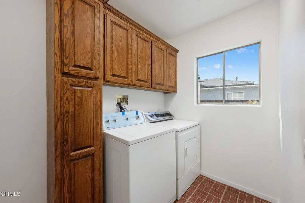 Photo of 321 S Griffith Park Drive