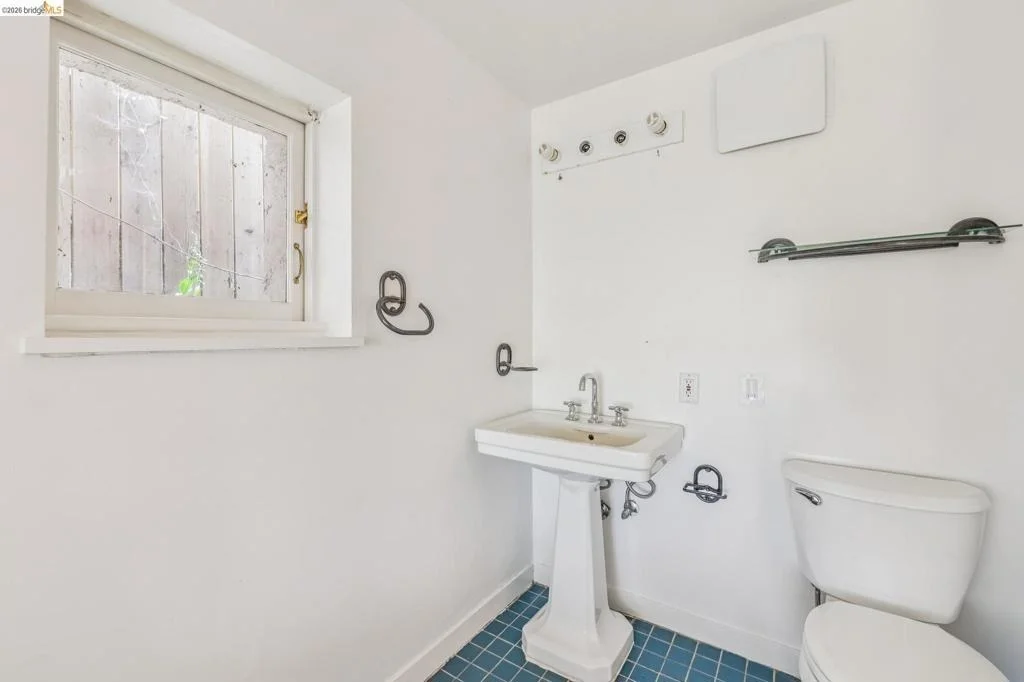 Photo of 1466 Scenic Ave