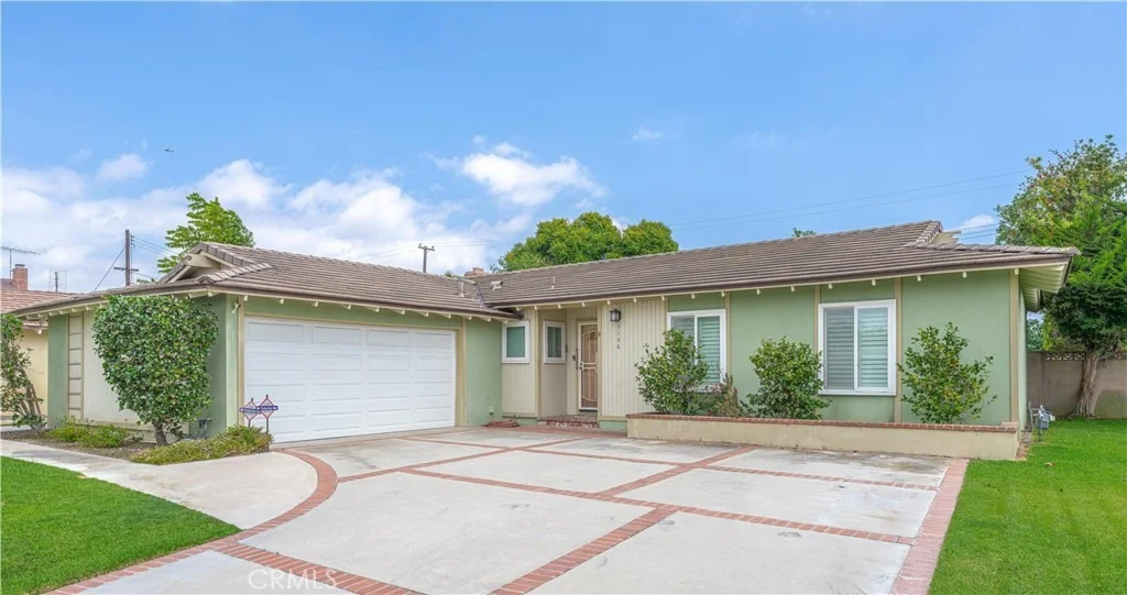 Photo of 3156 W Teranimar