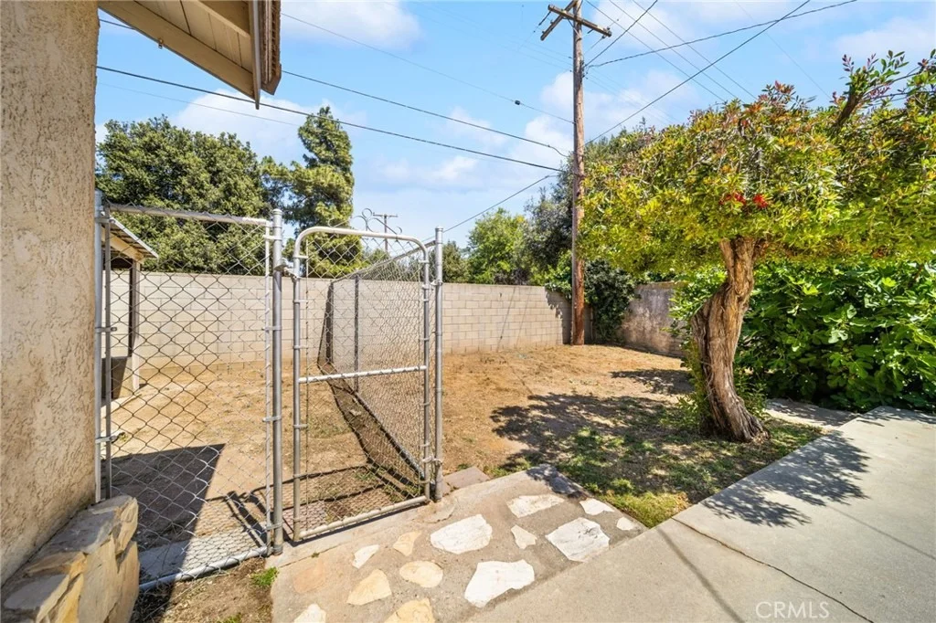 Photo of 5602 Persimmon
