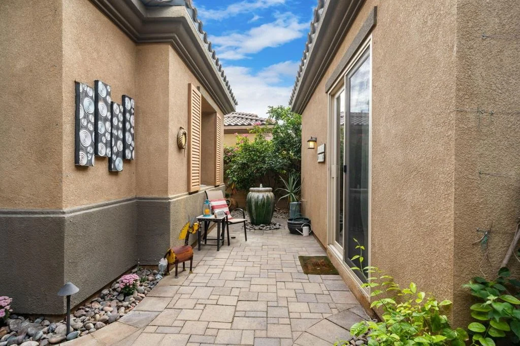 Photo of 81194 Avenida Colonias