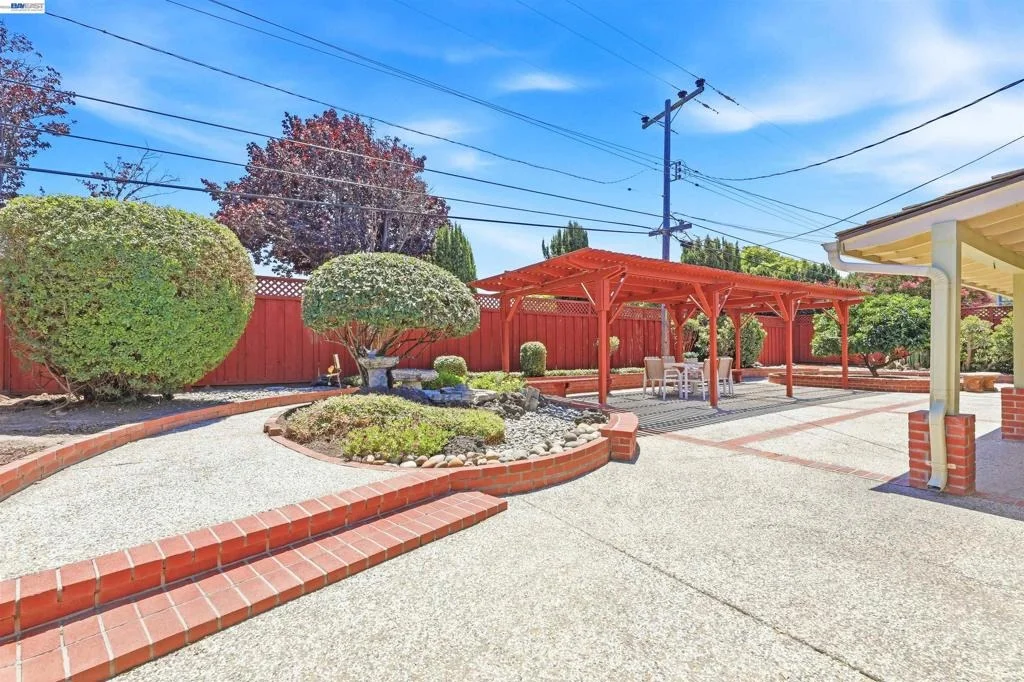 Photo of 5346 Brophy Dr