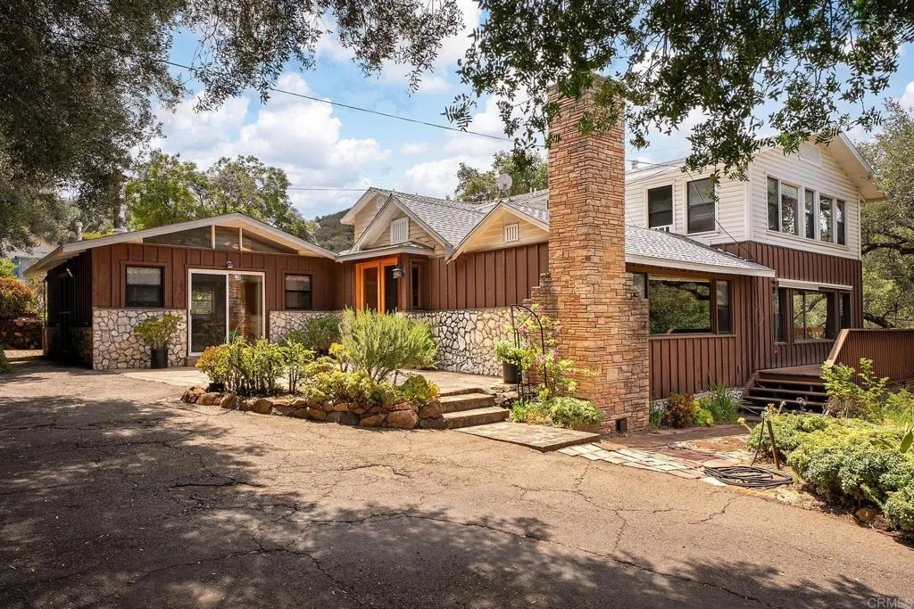 Photo of 450 SUMMERHILL CT