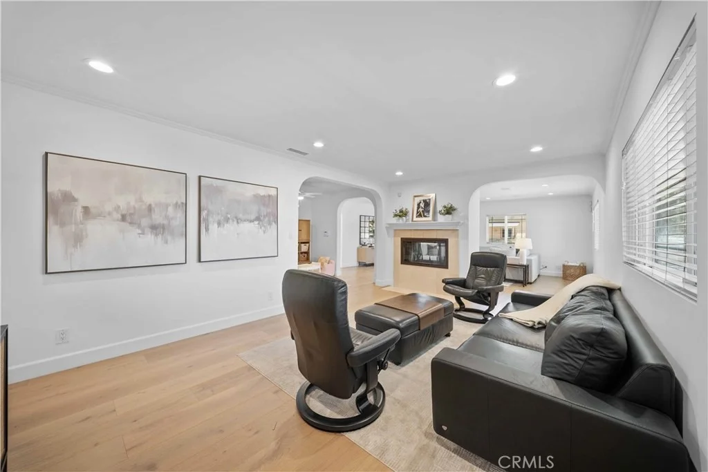 Photo of 3775 Charlemagne Avenue