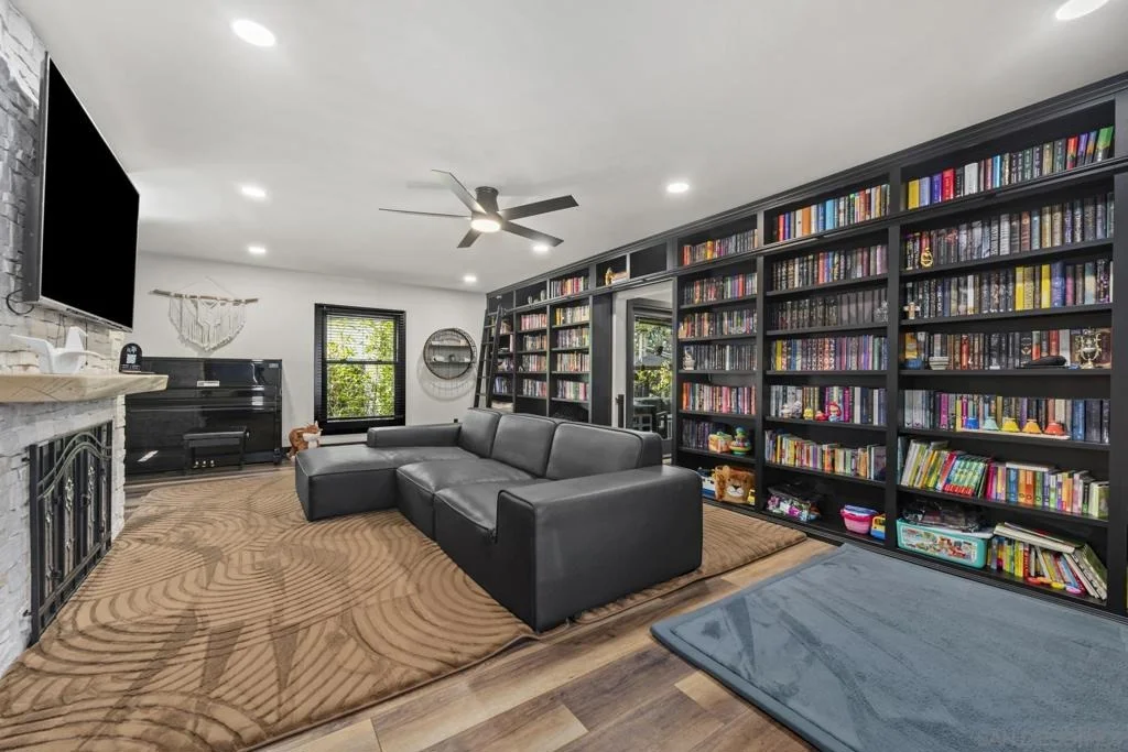 Photo of 3252 Front Street