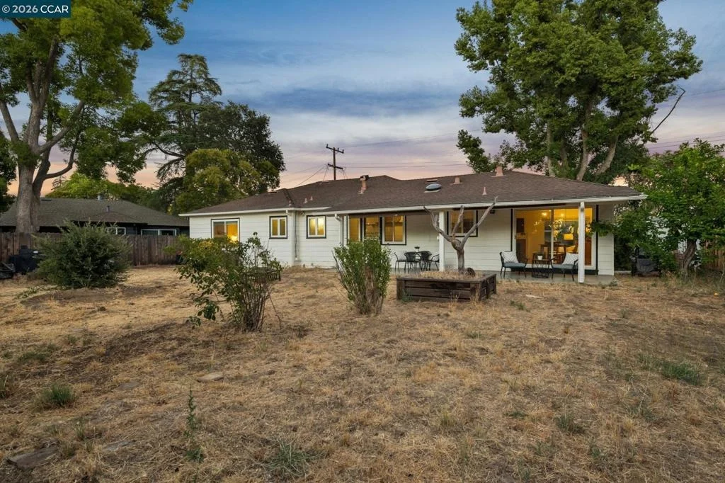 Photo of 1243 Davis Ave.