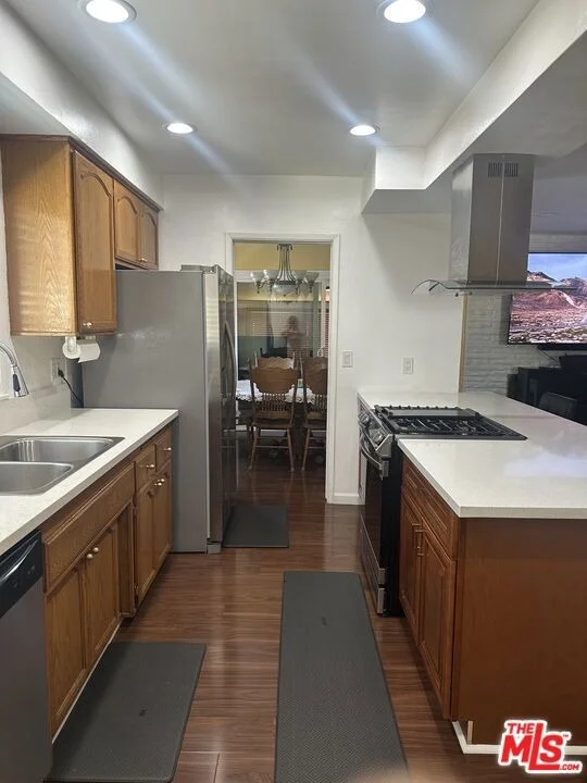 Photo of 1412 W Baker Avenue