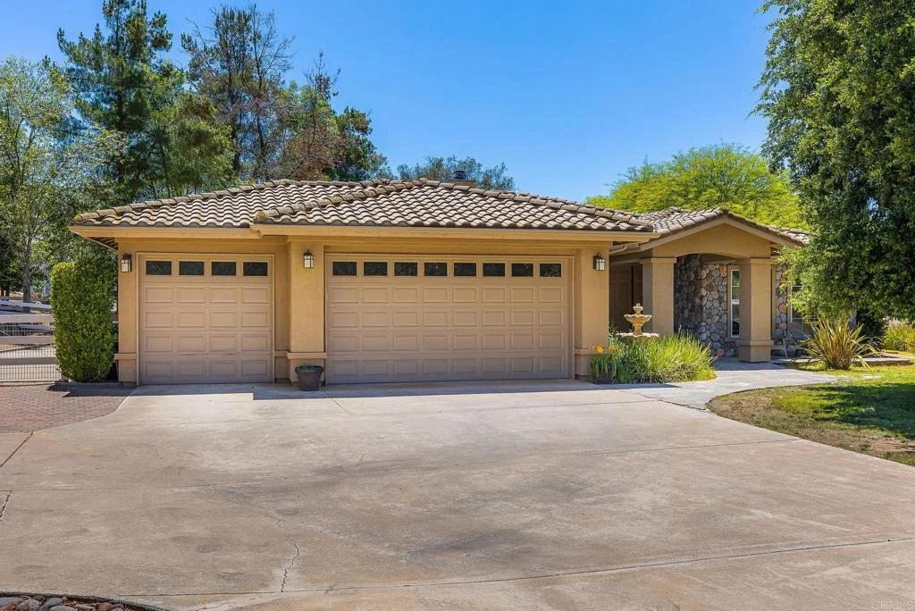 Photo of 2445 Southern Oak Road