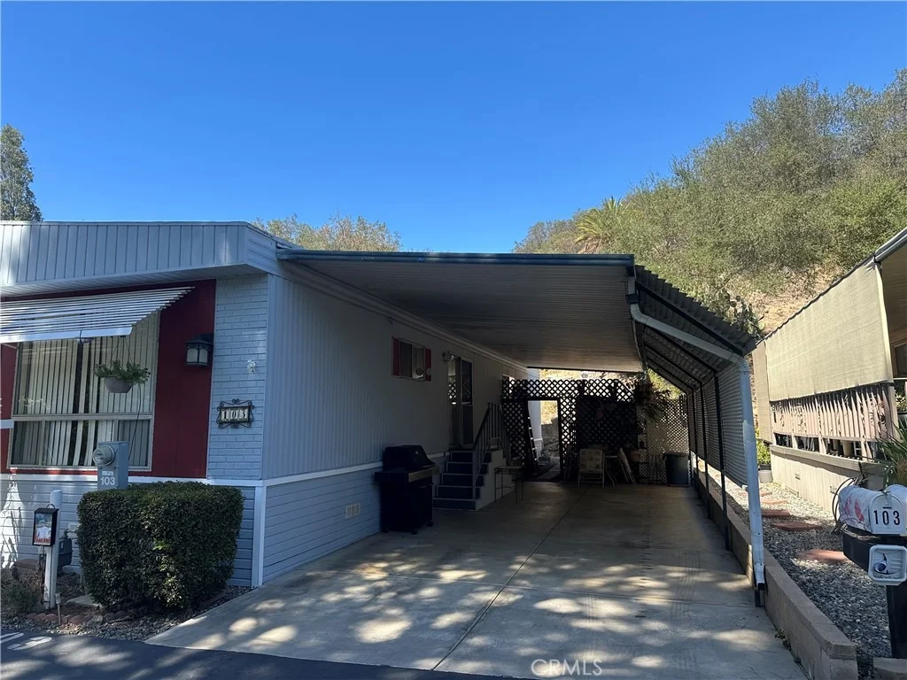 Photo of Unit 103 at 4747 Oak Crest Street