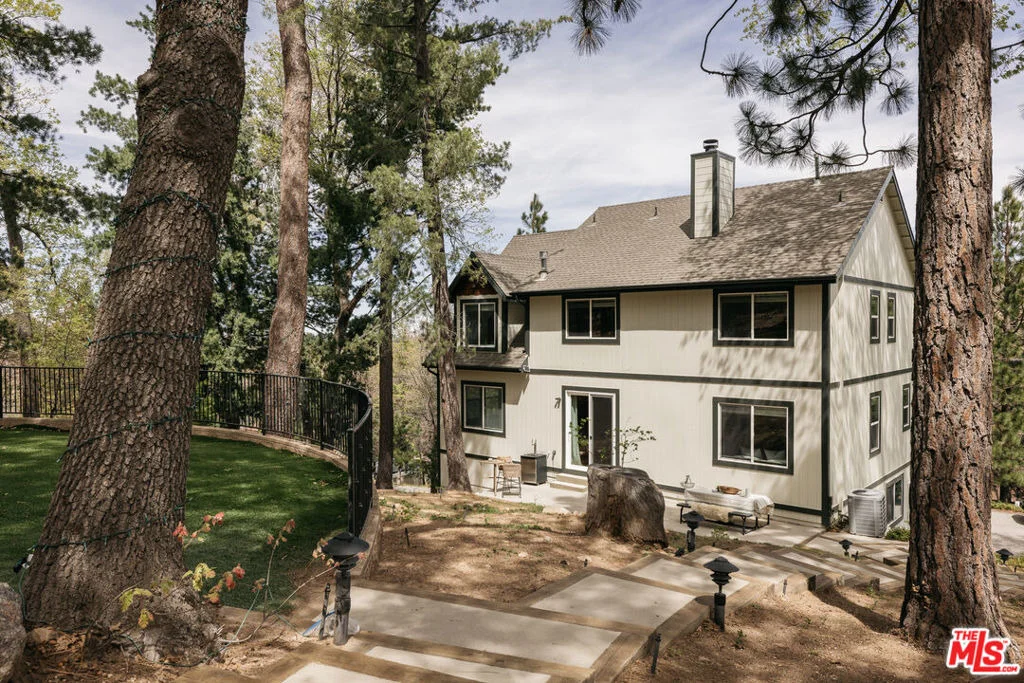 Photo of 958 Lucerne Lane