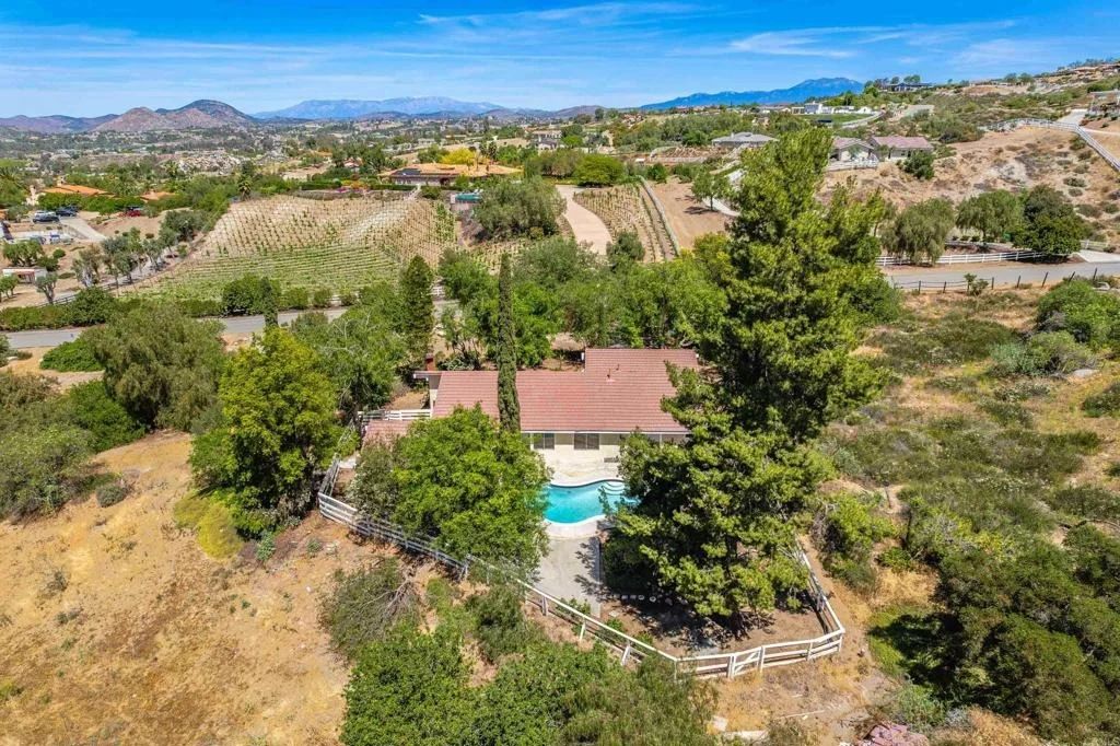 Photo of 37985 Avenida Bravura