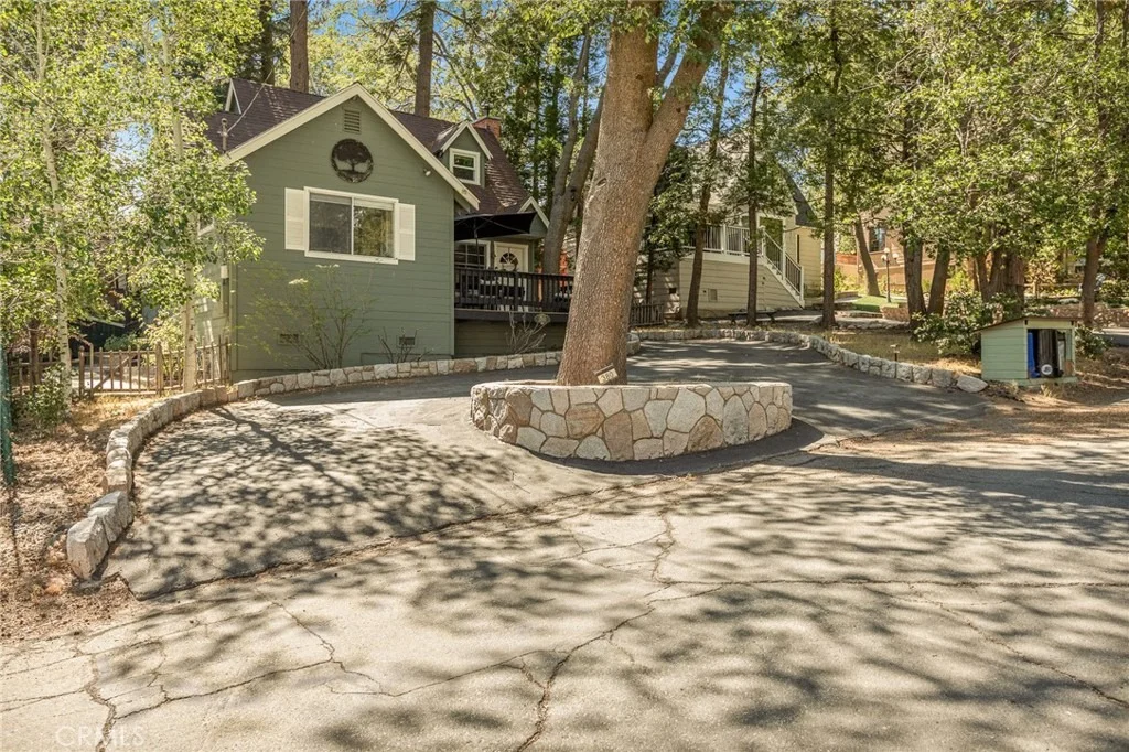 Photo of 380 Hemlock