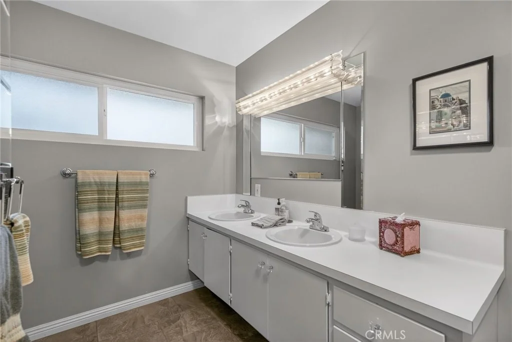 Photo of 5305 Bardwell