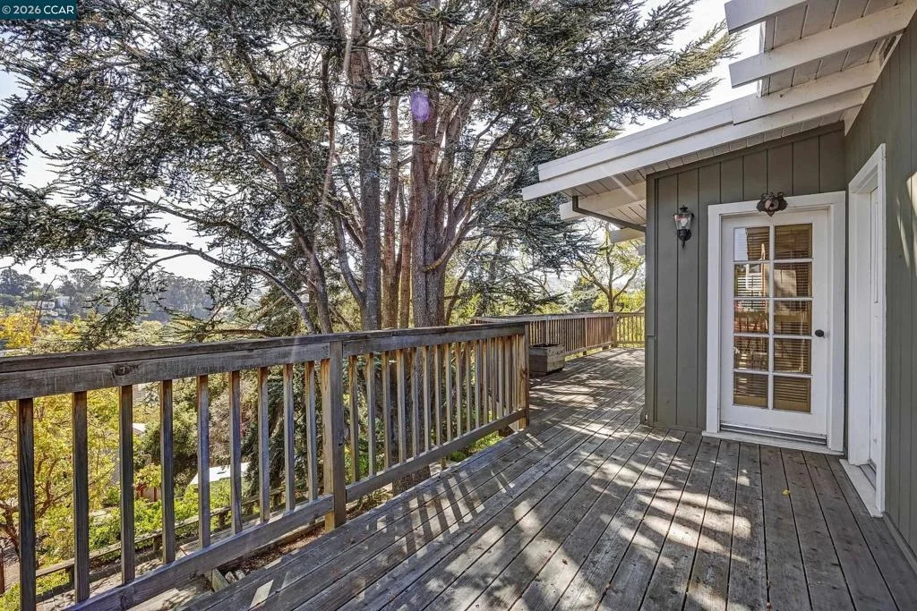 Photo of 557 Summit Dr