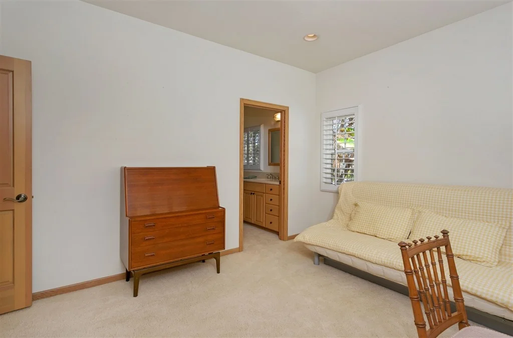 Photo of 944 Juniper Lane