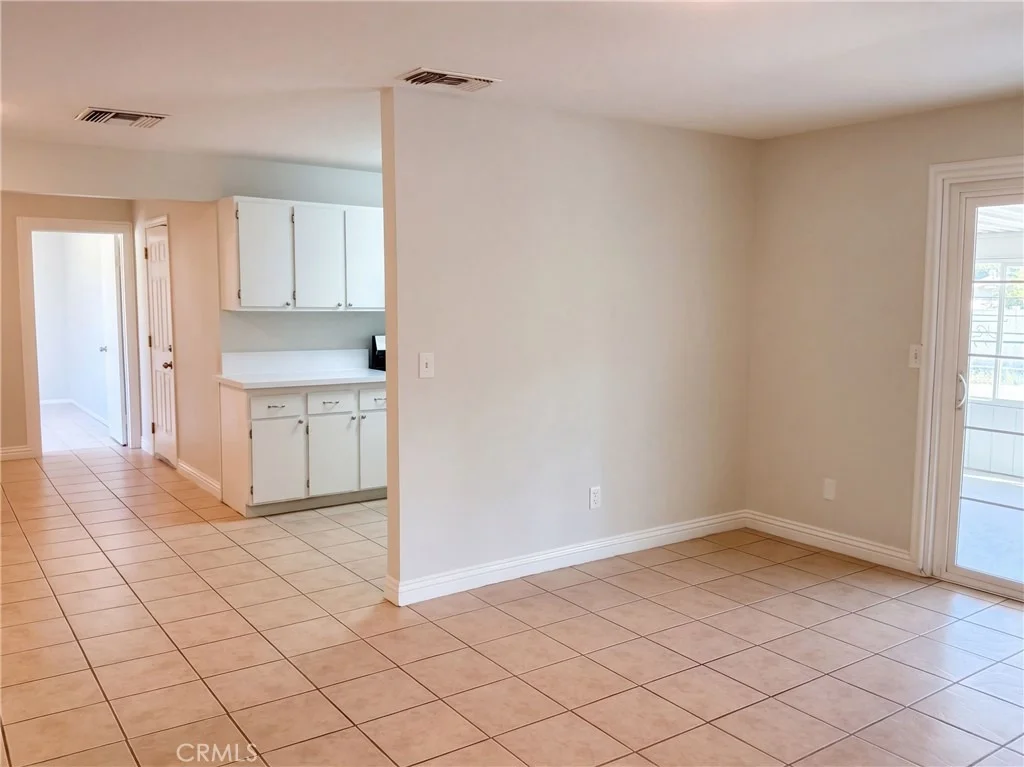 Photo of 695 N Pepper Avenue