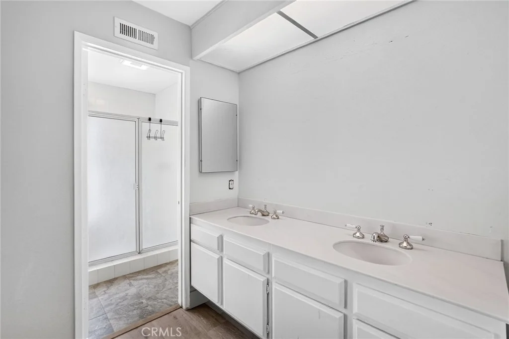 Photo of 1455 Darwin