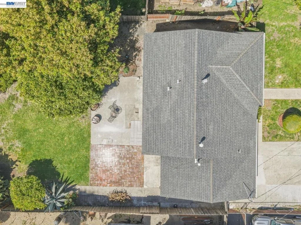 Photo of 2609 Macarthur Ave