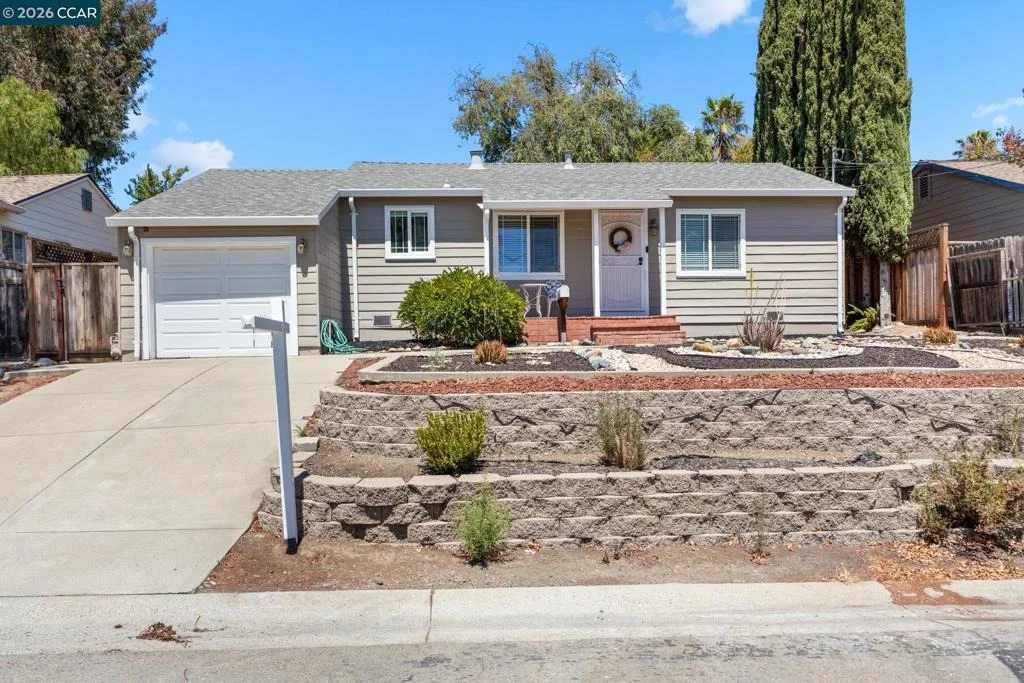 Photo of 2437 Hemlock Avenue