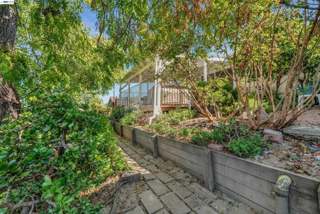 Photo of 327 Kingston Ave